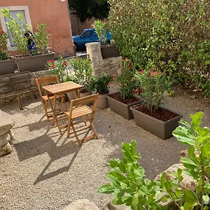 Les Lauriers Apartment