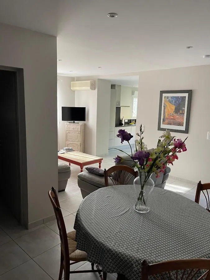 Holiday home Petite Maison Pres Du Centre L'Isle-sur-la-Sorgue France