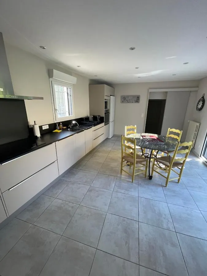 Holiday home Petite Maison Pres Du Centre L'Isle-sur-la-Sorgue